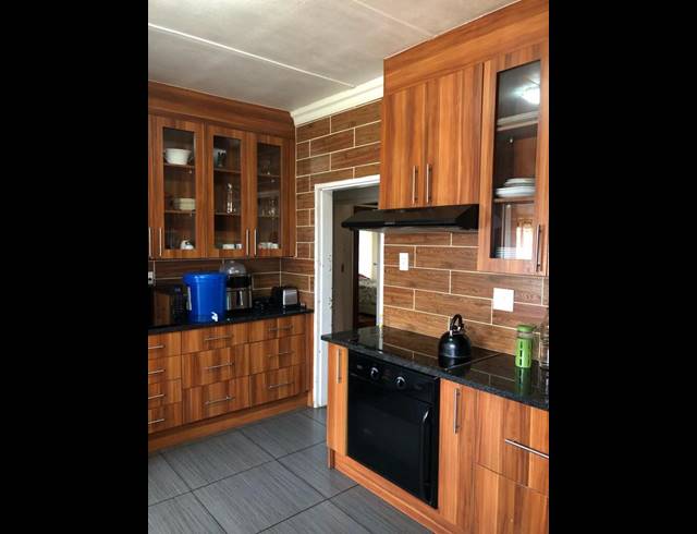 5 BEDROOM HOUSE FOR SALE IN RHODESFIELD